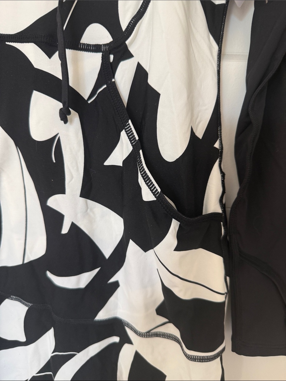 Jantzen Black and White Hooded Swim Coverup - Picture 2 of 6